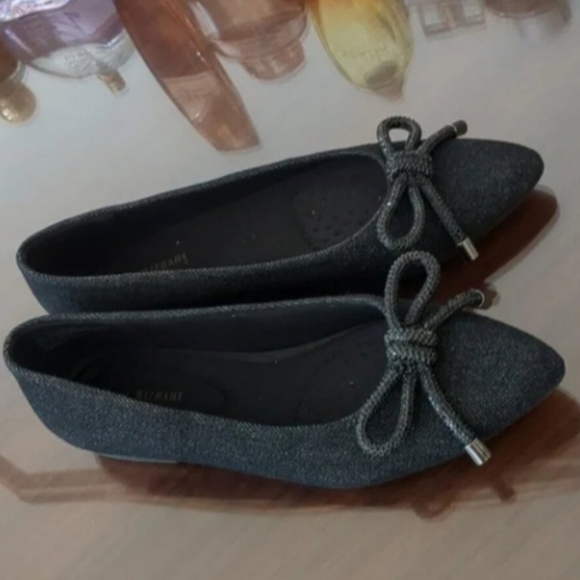 Chic Black Bow Pointed Flats By Isaac Mizrahi Size 36 Nwob - Picture 3 of 3